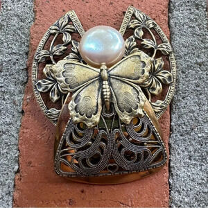 Jane Vintage Angel 1996 AOL Mark Pearl 
Floral Butterfly Carved Brooch/Pin